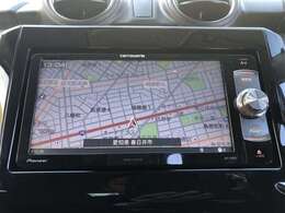 フルセグSDメモリーナビ装備。ドライブ・旅行の前日に地図を調べる必要はもうありません。朝、車に乗ってから行先を入力すれば目的地まで音声で案内してくれます