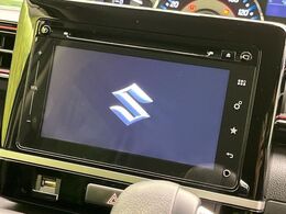 【メーカー純正ナビ】インテリアに溶け込むスタイリッシュな「専用設計」メーカーナビを装備♪視認性や操作性など基本性能にも優れ、より上質なカーライフをお楽しみいただけます。