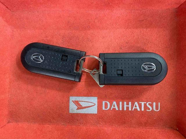 お車の状態をしっかりとお伝えするために1台の車両に付き40枚以上の画像を用意しております。外装はもちろん、室内の装備やお車の特徴などごらんください。