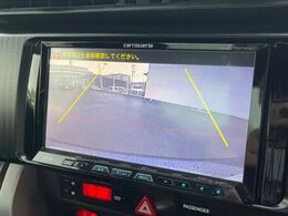 【バックカメラ】駐車時に後方がリアルタイム映像で確認できます。大型商業施設や立体駐車場での駐車時や、夜間のバック時に大活躍！運転スキルに関わらず、今や必須となった装備のひとつです！