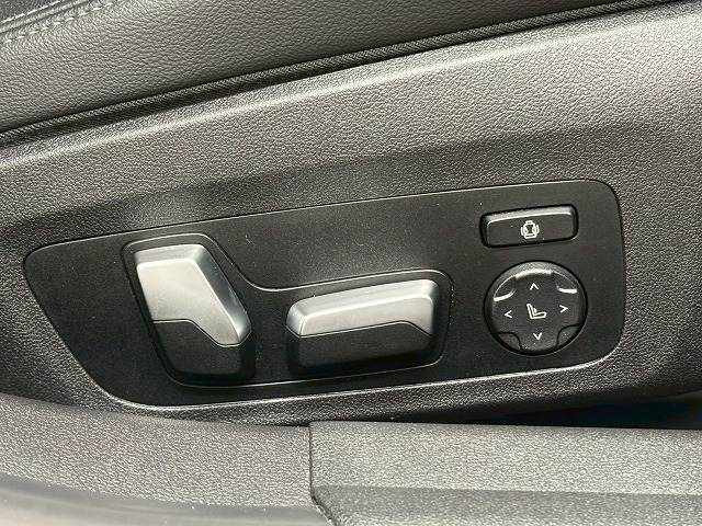 【パワーシート】電動スイッチで操作をし、高さや角度シート位置など最適なシートポジションに細かく設定出来ます☆
