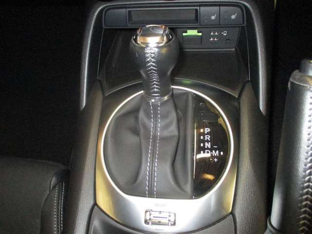 内外装を丸ごと本格洗浄するまるまるクリンを実施しています♪車内の洗浄や消臭、ボディの磨きやエンジンルーム洗浄、ホイール洗浄などの作業を丁寧にしています！