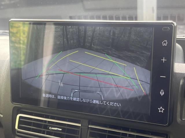 【バックカメラ】駐車時に後方がリアルタイム映像で確認できます。大型商業施設や立体駐車場での駐車時や、夜間のバック時に大活躍！運転スキルに関わらず、今や必須となった装備のひとつです！