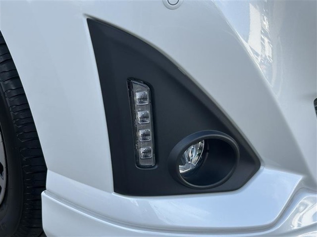 LEDイルミネーションランプ＋LEDフロントフォグランプ　霧や大雨など悪天候時にヘッドランプの明かりを補助します！