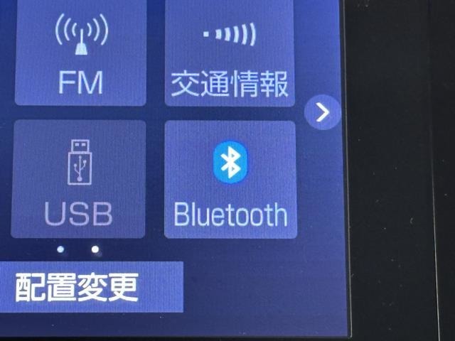 Bluetooth対応ですよ。　Bluetooth対応携帯電話ならハンズフリー通話だけでなく保存された音楽データもワイヤレスで再生できます。