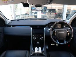 英国を代表するブランド、ジャガー・ランドローバー神奈川県横浜市の利便性の高いショールームにて伝統的でありながら誰もを洗練する中古車を常時30台以上展示いたしております！