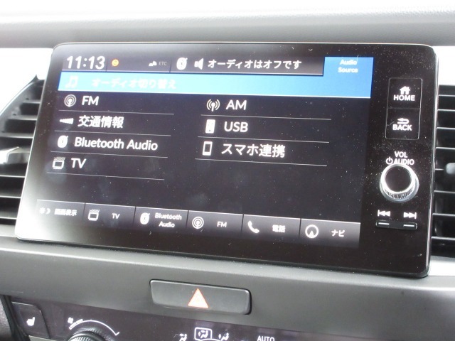 ナビゲーションはホンダコネクトディスプレイが装着されております。AM、FM、フルセグTV、Bluetoothがご使用いただけます。初めて訪れた場所でも道に迷わず安心ですね！