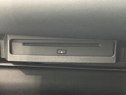 【問合せ：0776-53-4907】【CD/DVDデッキ】オプションのCD/DVDデッキを搭載。ディスプレイオーディオでエンタメをお楽しみいただけます。