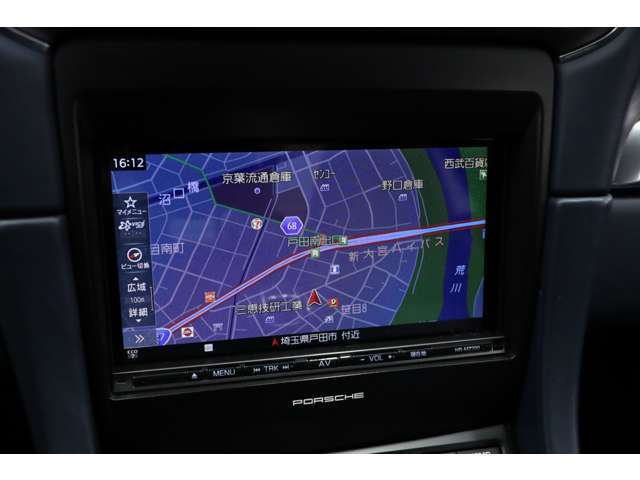 迫力のあるNAのエキゾーストノートをお楽しみ頂ける至極の1台を是非愛車の1台にいかがでしょうか。ガレージにも花を添える素敵なデザインの991カレラSです。