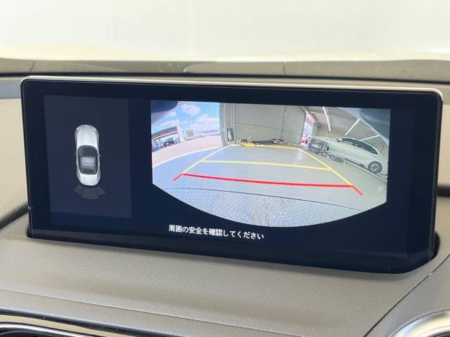 【バックカメラ】駐車時に後方がリアルタイム映像で確認できます。大型商業施設や立体駐車場での駐車時や、夜間のバック時に大活躍！運転スキルに関わらず、今や必須となった装備のひとつです！
