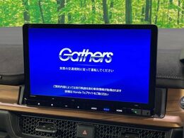 【純正ナビ】人気の純正ナビを装備しております。ナビの使いやすさはもちろん、オーディオ機能も充実！キャンプや旅行はもちろん、通勤や買い物など普段のドライブも楽しくなるはず♪