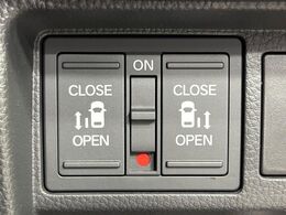 【両側パワースライドドア】スマートキーや運転席のスイッチで後席両側スライドドアの開閉が可能♪電動だから力を入れてドアを開ける必要が無く、小さなお子様でも簡単に開け閉めでき快適です♪
