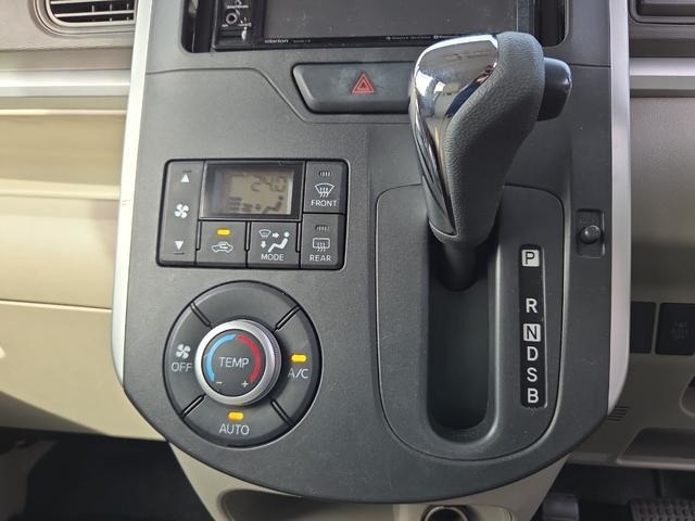 シフトレバーは手に馴染みやすいデザインで、操作のしやすさが一目見てわかります！