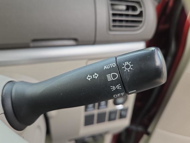 【オートライト】一定の照度を感知して必要に応じてライトが点灯するためつけ忘れがなく、自ら点灯させる必要もありません！