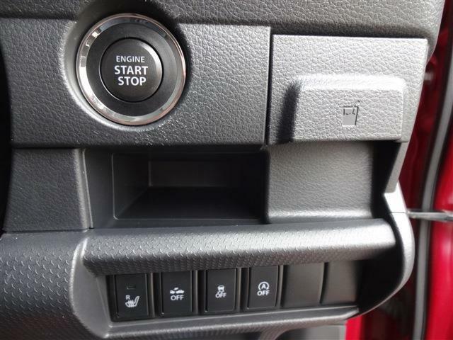 スマートキー装備なのでキーをカバンの中やポケットの中に入れたままでドアロックの施錠開錠やエンジンスタートが可能です。