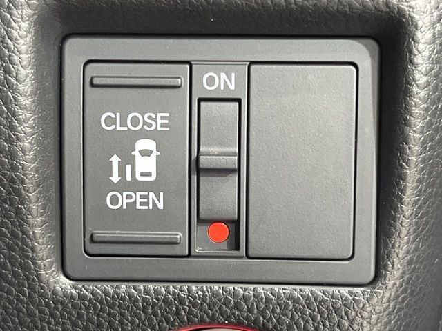 【パワースライドドア】スマートキーや運転席のスイッチでスライドドアの開閉が可能♪電動だから力を入れてドアを開ける必要が無く、小さいお子様でも、重い荷物を持っている時もラクに開け閉めできます♪