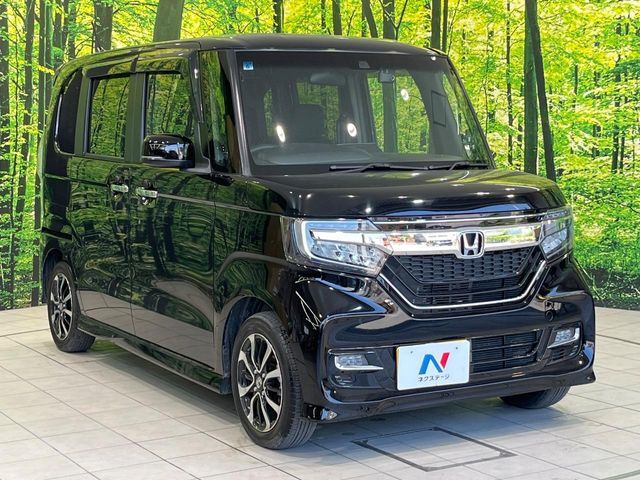 大好評のボディコーティング「弾スプラッシュコート」もご納車までに施工可能。通常のガラスコートと異なる、耐久年数6年の無機質ガラスコーティングが、ボディをキレイな状態に保ってくれます。