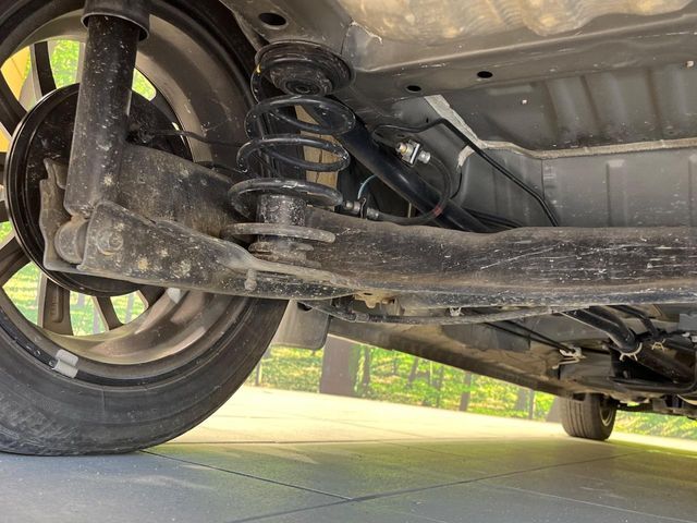 お車を安心してお乗りいただく為には、足回りの定期点検が欠かせません。サービスサポート（有償保証）では無料点検もご提供しており、安心のカーライフをお過ごしいただけるサポート体制が整っています。