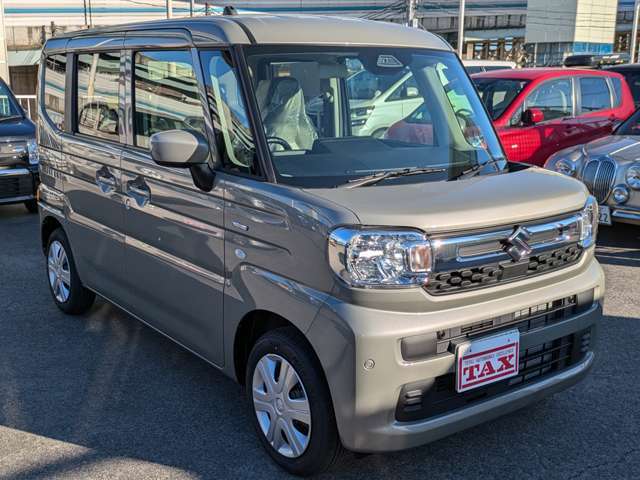 【展示車両】　当社は届出済未使用車を中心に、軽自動車から普通乗用車はもちろん、貨物車両やトラック・大型車両の中古車・登録済未使用車・新車すべてのお車が取扱可能！