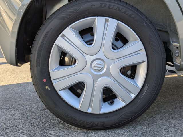 【自動車保険】　自動車販売はもちろん、各種自動車保険の取り扱いもしております。当社で自動車保険にご加入頂ければ、レッカーサービスなど面倒な事故対応・鈑金修理も当社が窓口となりサポートいたします。