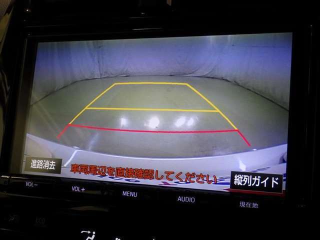 バックモニターも装備しております。バックギアに入れるとナビ画面に車の後方が映し出されます。これで後方確認も安心！