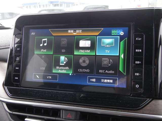 純正9インチ大画面ナビはナビゲーション＋AV 2画面表示、Bluetooth Audio、SDカード、DVD再生、CD再生/CD録音、地デジTV、ラジオ、スマートフォン連携、ハンズフリーフォン対応の高性能モデルです(^^♪