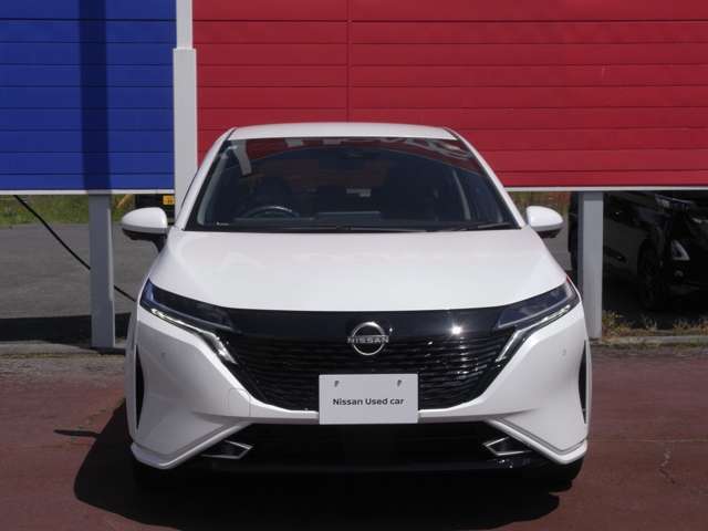 アダプティブLEDヘッドライトシステム＆LEDフォグを搭載。照射パターンを変化させて対向車や先行車が眩しくならないようにハイビームをキープすることで、良好な視界を確保します。