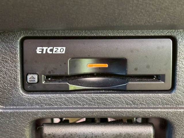 【ETC車載器】を装備しておりますので、ご納車直後からの遠距離ドライブも可能です。土日の利用料金の割引や、朝夕の通行料金を割引料金で高速道路をお楽しみいただけます。