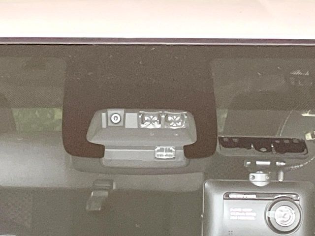 【トヨタセーフティセンス】走行中に前方の車両等を認識し、衝突しそうな時は警報とブレーキで衝突回避と被害軽減をアシスト。より安全にドライブをお楽しみいただけます。
