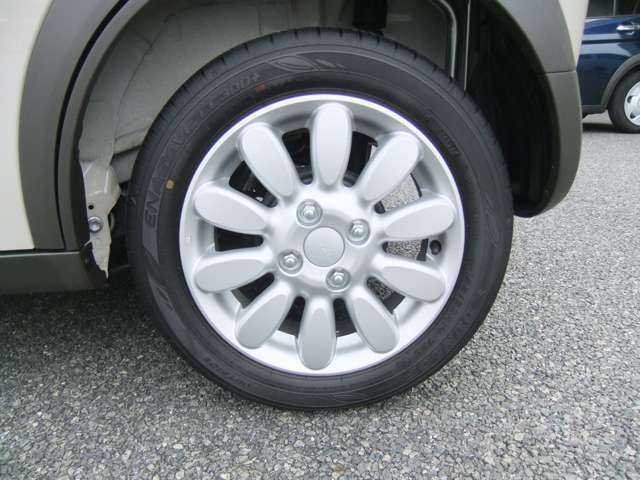 ★中古車は内外装の状態がスゴク気になるところですよね！　実際にご来店いただいて気になっているお車の内外装等の車両状態をご確認してみませんか～！（^^♪　ご来店お待ち致しております！