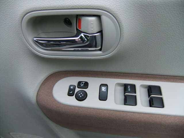 ★ 快適にお乗りいただくため『全車ルームクリーニング済』で展示しております！　少しでも気になったお車がございましたら是非ご来店頂いて、実際にお車を、ご確認してご検討してみて下さい！　（^^♪