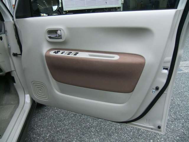 ☆スズキ自販近畿、豊中センターのお車をご覧下さいまして誠にありがとうございます。たくさんのお客様にご来店して頂けますよう『豊富な在庫』と『認定中古車』を取り揃えておりますので是非ご来店下さいませ。