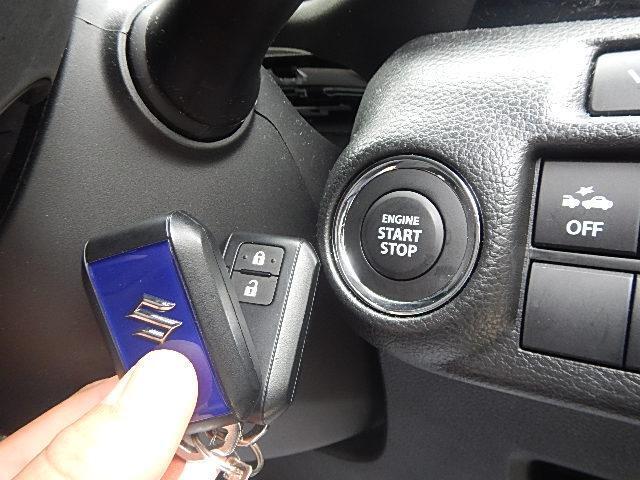 エンジンスタートはキーレスプッシュスタート式、リモコンキーが2つ付属いたします。