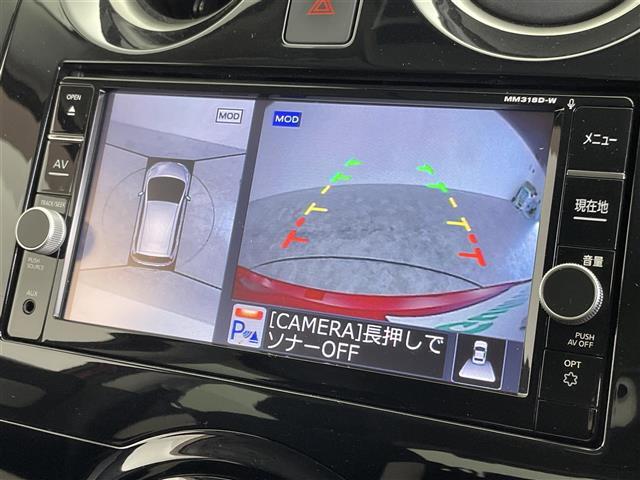 【アラウンドビューモニター】まるでクルマを真上から見下ろしたかのような視点で駐車をサポートします！クルマの斜め後ろや真横など、前後左右の4つのカメラの映像が合成されて、モニターに映し出されます。