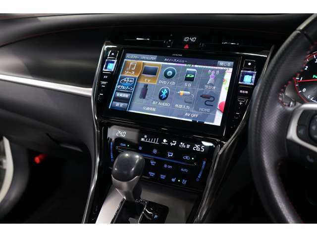 アルパイン10インチナビ装備！CD/DVD/Bluetooth対応◎各種エンタテインメントが快適なドライブをより盛り上げます。デュアルエアコンなので運転席と助手席、別々にエアコンの設定ができます。