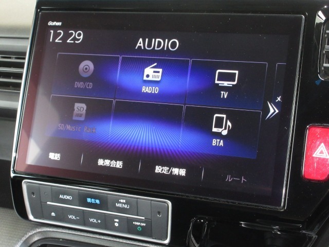 ナビゲーションはギャザズ10インチメモリーナビ（VXU-207SWi）を装着しております。AM、FM、CD、DVD再生、Bluetooth、音楽録音再生、フルセグTVがご使用いただけます。
