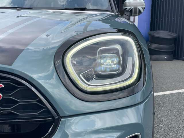 ヘッドライトコンディションもとても綺麗な状態となります♪　大きく目立つきずやくすみもなく綺麗なコンディションが保たれております♪