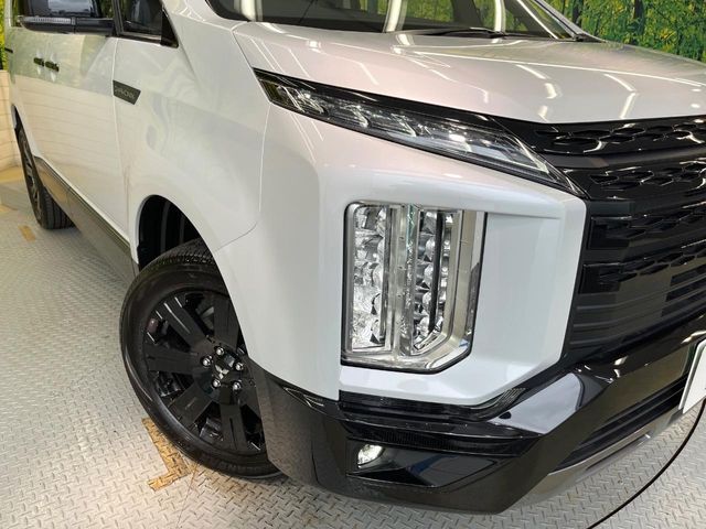 【LEDヘッドライト】悪天候や夜間走行時も良好な視界を確保し安心して運転できる高輝度LEDヘッドライトを装備！点灯速度が早く、消費電力も抑えられています。
