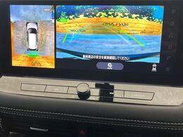 【アラウンドビューモニター】専用のカメラにより、上から見下ろしたような視点で360度クルマの周囲を確認することができます☆死角部分も確認しやすく、狭い場所での切り返しや駐車もスムーズに行えます。