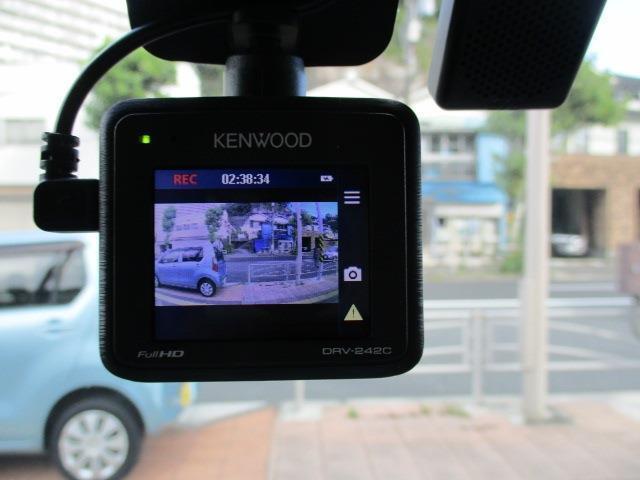 前方ドライブレコーダー付きで万が一の場合も安心ですね。