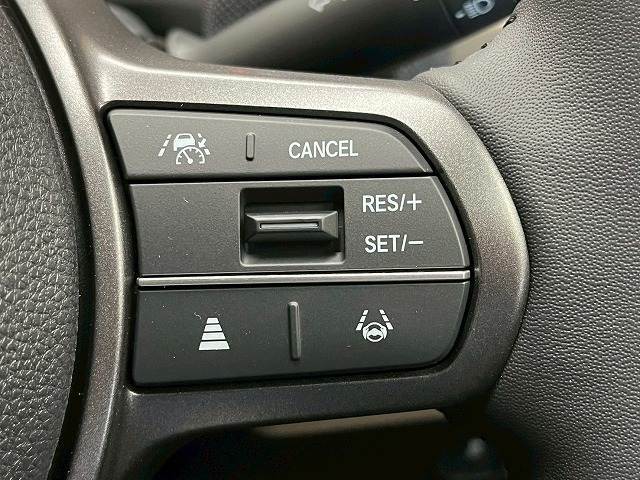 【レーダークルーズコントロール】装備で高速道路の運転も楽々です！追従型なので前の車両に合わせて速度調節ができ、渋滞などの際も楽々運転できますよ♪