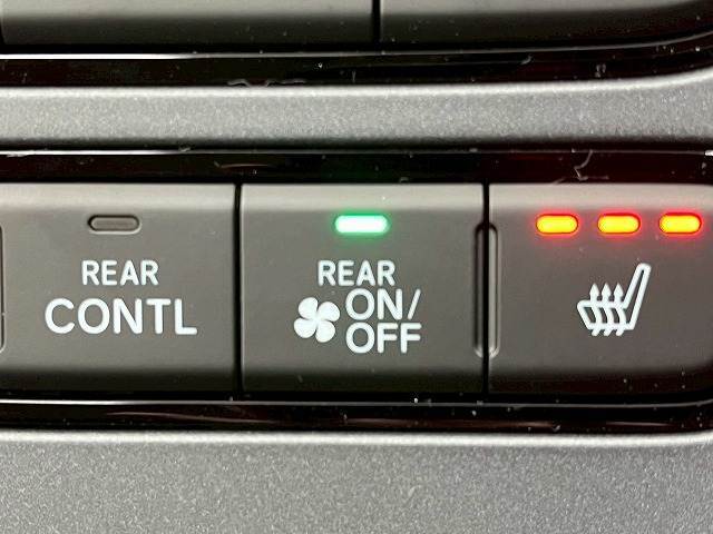 あったら便利機能の【シートヒーター】冬場はエアコンの温度設定を低めにでき、身体の芯からポカポカになります。