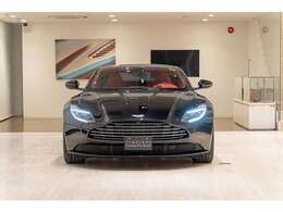 ペイントオプション　グロスブラックDTホイール　レッドキャリパー　V12バッチ　ボンネットブレード