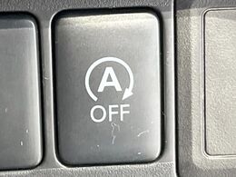 【アイドリングストップ】赤信号や渋滞で停車した際にエンジンを停止し、無駄な燃料の消費を抑えます。燃費向上や環境保護につなげる機能♪エンジンはブレーキを離せば再始動します。