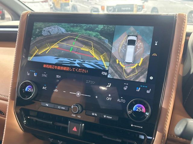 【パノラミックビューモニター】専用のカメラにより、上から見下ろしたような視点で360度クルマの周囲を確認することができます☆死角部分も確認しやすく、狭い場所での切り返しや駐車もスムーズに行えます。