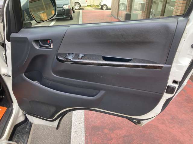 車輌買取も行なっております。商用車から普通車どのようなお車でも買い取ります！査定無料ですのでお気軽にお申し付けくださいませ♪