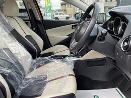 【運転席】座り心地が良いシートなので長時間の運転でも快適にお過ごしいただけます。新品のフロアマットのご注文も可能です。掲載箇所以外にご希望の写真がございましたらお気軽にお問い合わせ下さい。