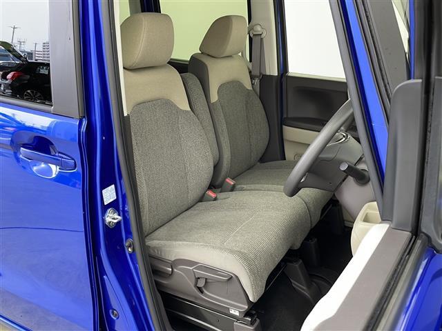 【運転席】座り心地が良いシートなので長時間の運転でも快適にお過ごしいただけます。新品のフロアマットのご注文も可能です。掲載箇所以外にご希望の写真がございましたらお気軽にお問い合わせ下さい。