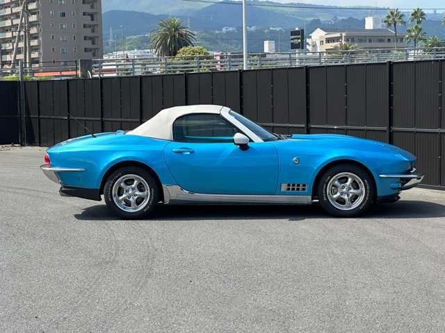☆OP15インチヴィンテージタイヤ（P195/60R15・BFグッドリッチ・ラジアルT/A）＆メッキホイール☆ガラス製リアウインドー付ソフトトップ☆アドバンストキーレスエントリーシステム☆