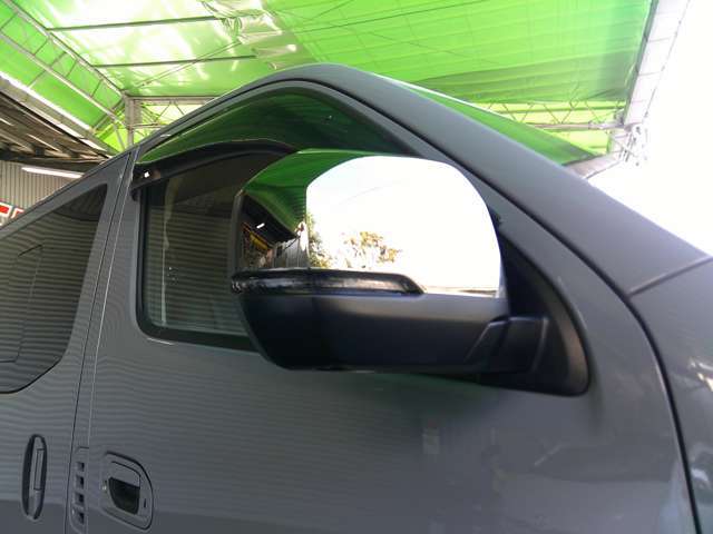 サイドターンランプ付電動格納式リモコンドアミラー！